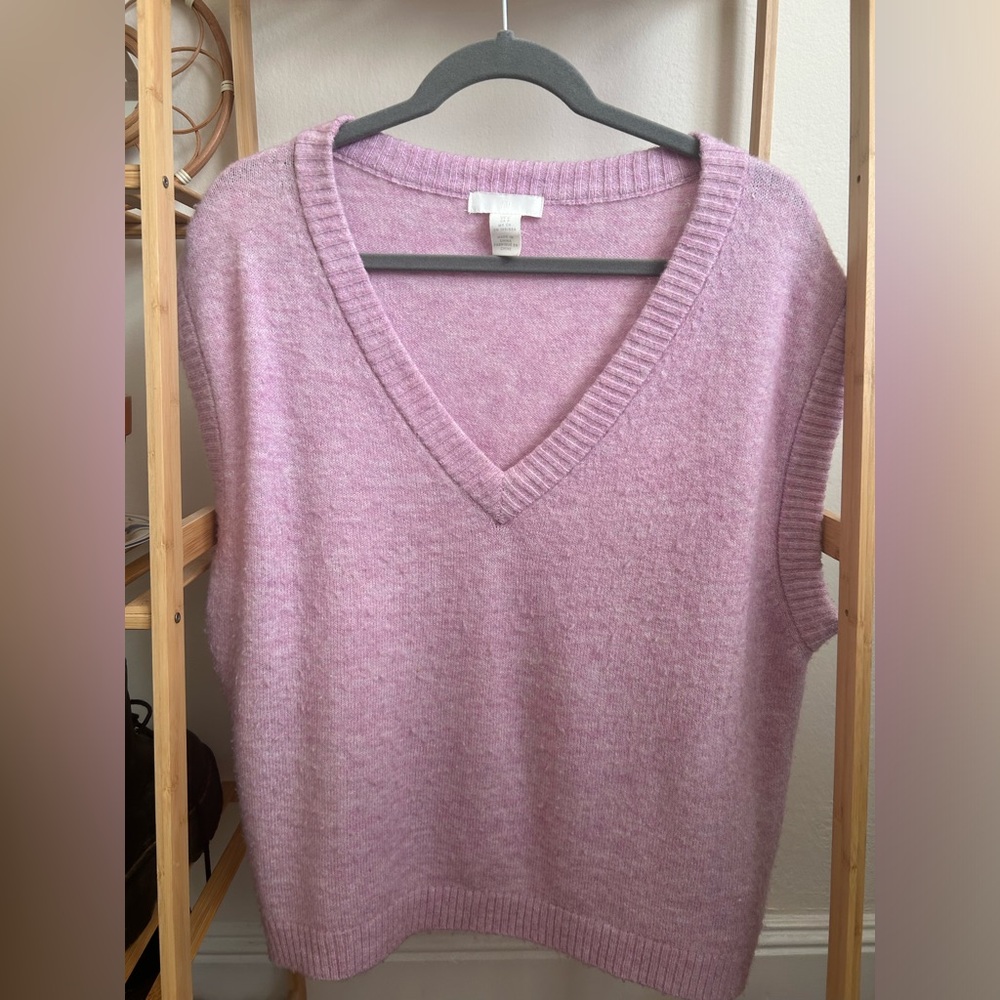 H&M pink sweater vest